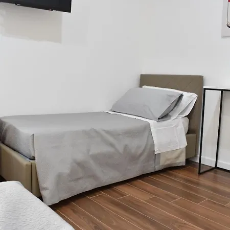 Donna Raffaela 克罗托内