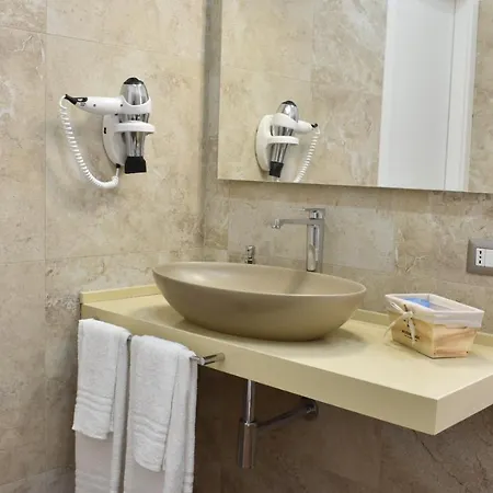 Donna Raffaela 克罗托内